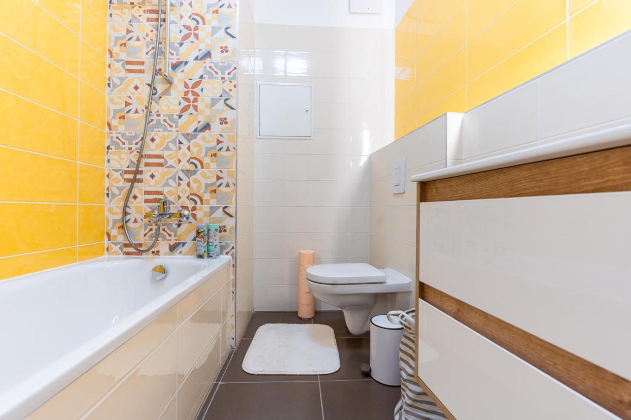 Modern & Newly Built Apartment With Private Garage Budapest Kültér fotó