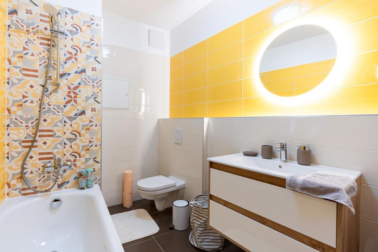 Modern & Newly Built Apartment With Private Garage Budapest Kültér fotó