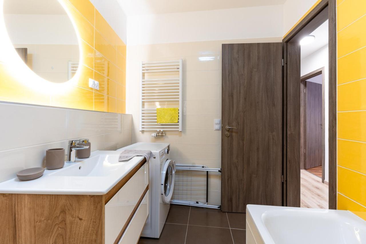 Modern & Newly Built Apartment With Private Garage Budapest Kültér fotó